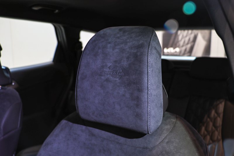 Kia Sportage 30th Anniversary Edition雙前座椅頭枕印有30 Sportage專屬徽飾。 記者黃俐嘉／攝影