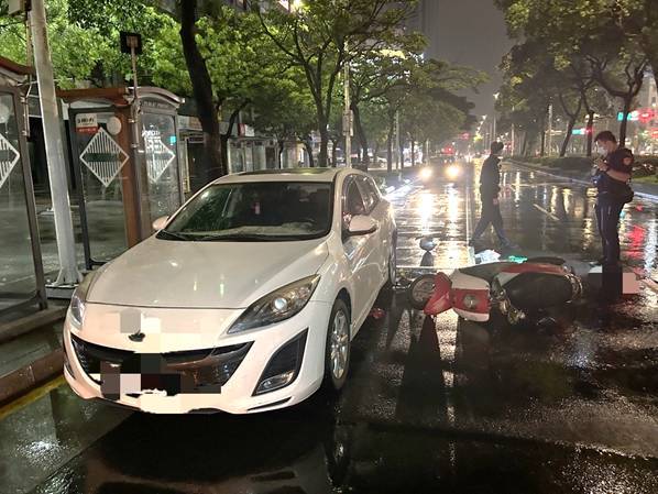 萬華警方指出，車禍原因以未注意車前狀況及超速為主，肇事熱區則在中華路一段，經統計，今年迄今中華路一段已發生交通事故31件，造成2人死亡、11人受傷。記者翁至成／翻攝
