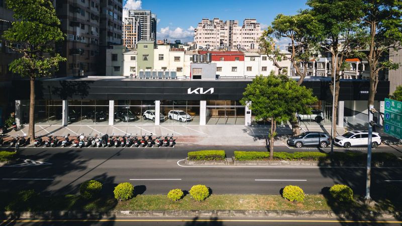 Kia總代理台灣森那美起亞致力提供消費者優質的用車與服務體驗，Kia高雄民族3S展示中心隆重開幕。 圖／森那美起亞提供
