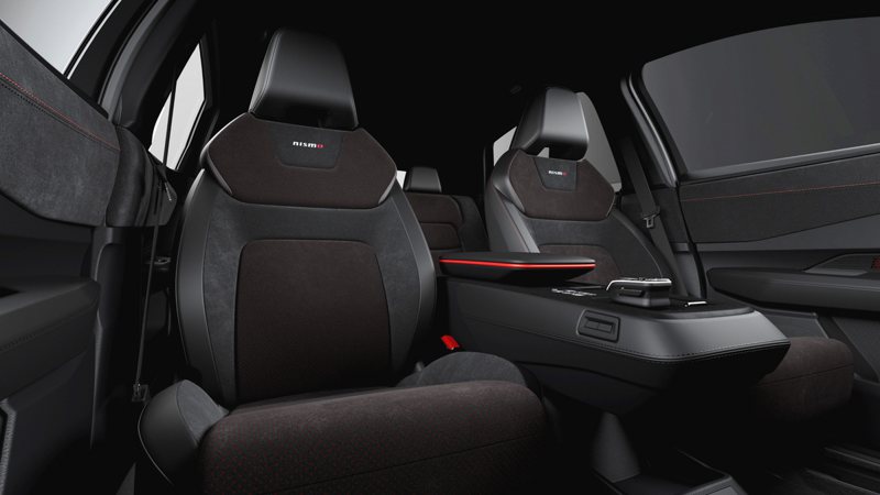 Ariya NISMO 的內裝採用經典的黑色/紅色雙色搭配。 圖／Nissan