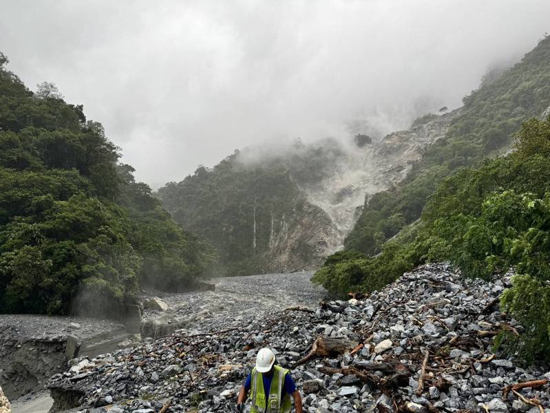 凱米颱風挾豪雨…全台21處公路段災阻 44路段預警性封閉
