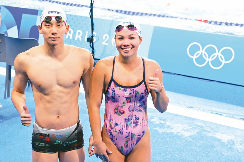 遊泳選手王冠閎（左）與韓安齊（右）攜手參加巴黎奧運。記者劉肇育／攝影