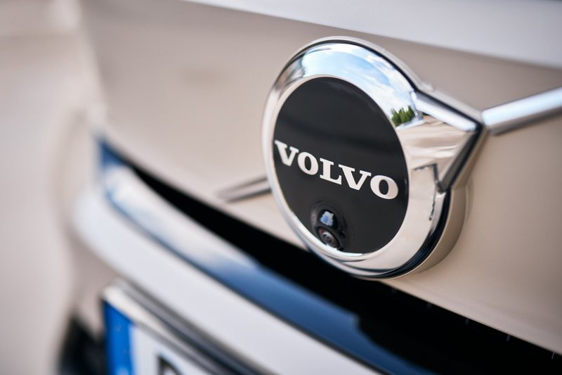 EX30純電小休旅發威！Volvo 2024上半年銷量賣破38萬台