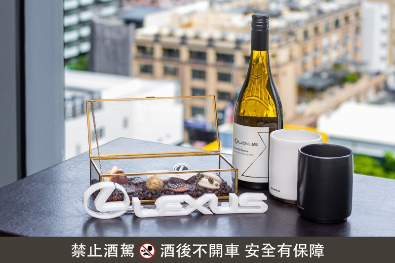 入住旅客可享洲際酒店精心製作的Lexus迎賓茶點，再贈送Lexus白酒乙瓶。 圖／和泰汽車提供