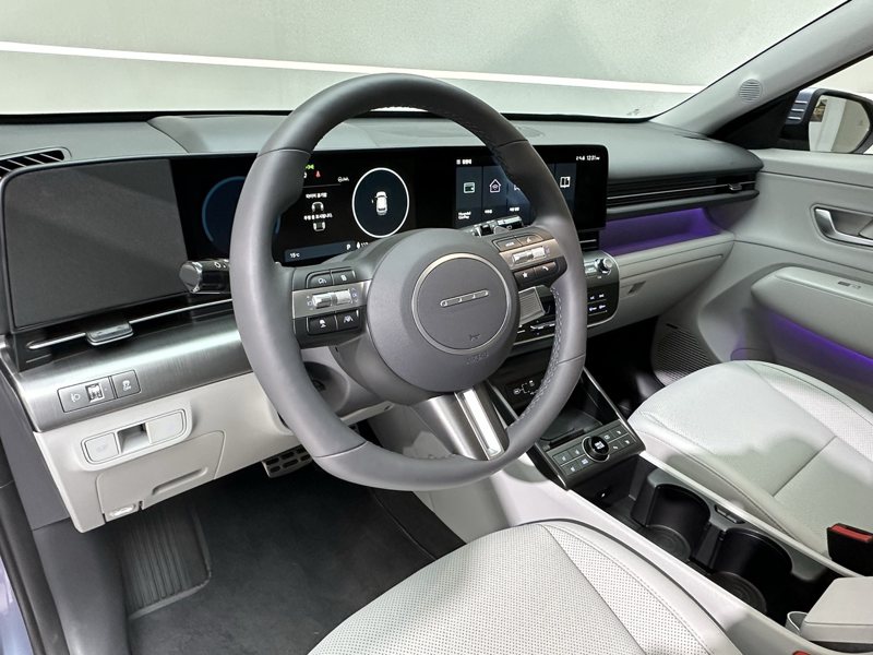 第二代Hyundai Kona Electric採用雙12.3吋的數位儀表與中控螢幕。 記者黃俐嘉／攝影