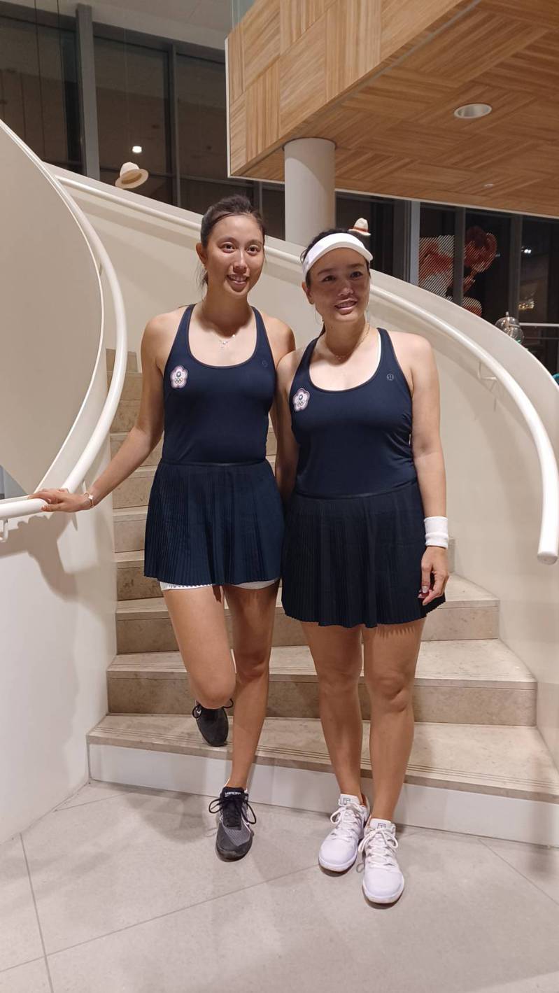 詹詠然（右）、詹皓晴在巴黎奧運網球女雙首輪出局，未能挺進16強。特派記者藍宗標／攝影