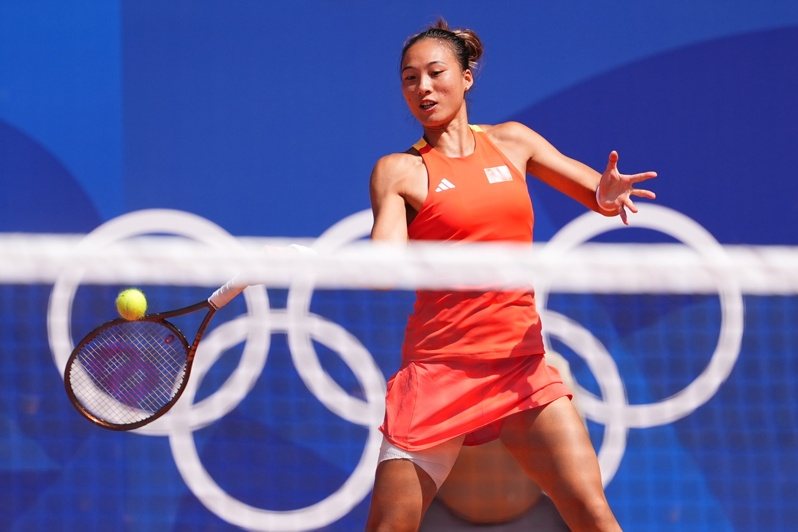 奧運網球／中國鄭欽文爆冷擊敗波蘭球後 晉女單決賽