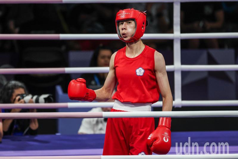 中華拳擊隊最後一位出賽的選手林鬱婷（紅衣者），在女子57公斤級16強賽亮相，對決烏茲別克選手圖爾迪別科娃（Sitora Turdibekova），以5：0獲勝，順利挺進8強。記者季相儒／攝影