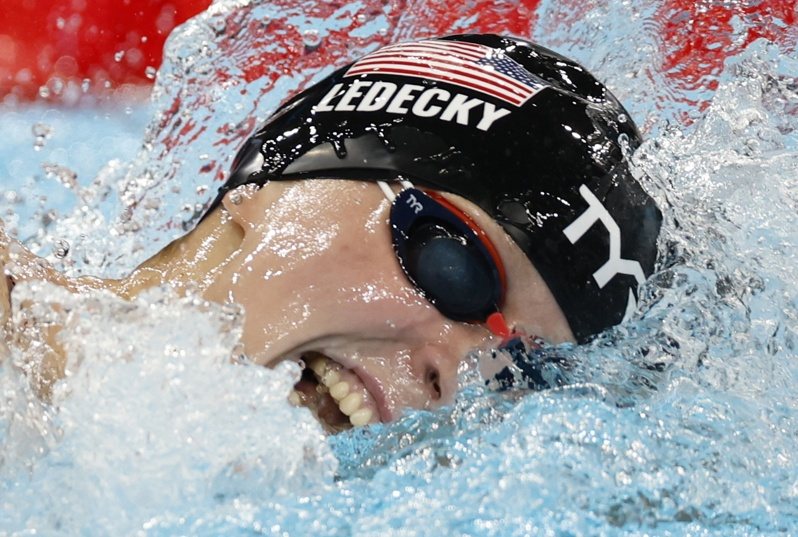 美國女子泳將雷德基3日在巴黎奧運800公尺自由泳比賽中獲得金牌，這是她個人獲得的奧運第九枚金牌，也使得她成為美國擁有最多奧運獎牌的女泳將。(歐新社)