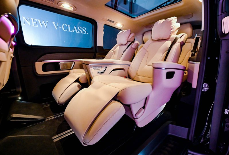 V 250 d EXCLUSIVE 提供雙獨立頭等艙座椅。 圖／台灣賓士提供