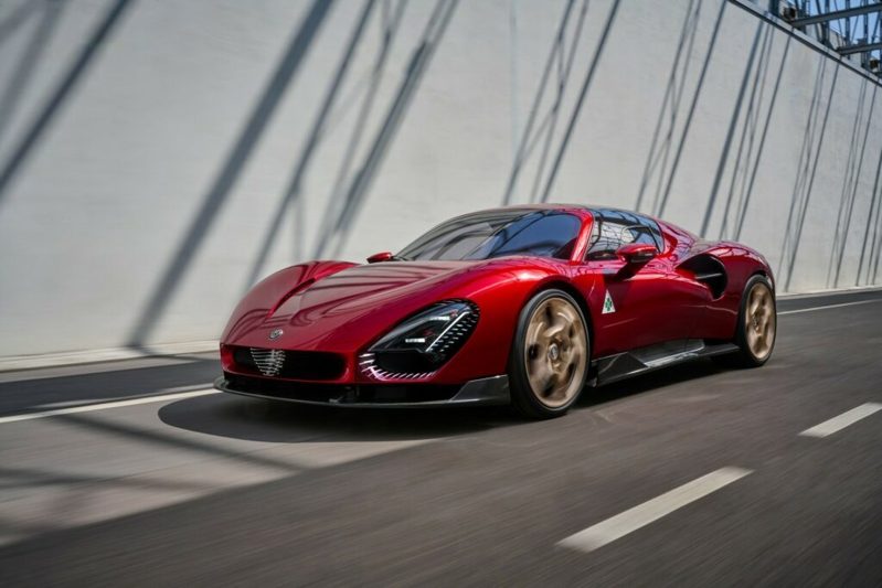 影／Alfa Romeo 33 Stradale 聲浪曝光！引擎咆哮聲令人醉心 未來還有電動版本