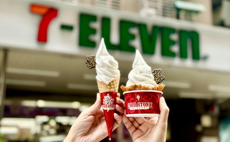 7-ELEVEN酷聖石複合店正式推出酷聖石品牌霜淇淋，8月14日起陸續開賣。圖／7-ELEVEN提供