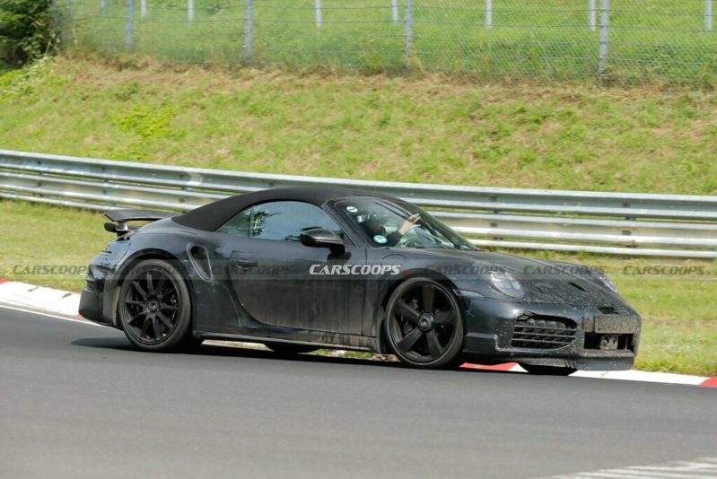 2026 Porsche 911 Turbo S敞篷現蹤！上看700匹馬力的油電敞篷跑車