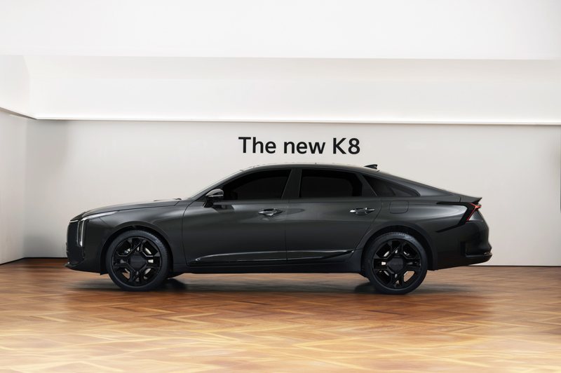 小改款Kia K8。圖為Signature Black版本。 摘自Kia