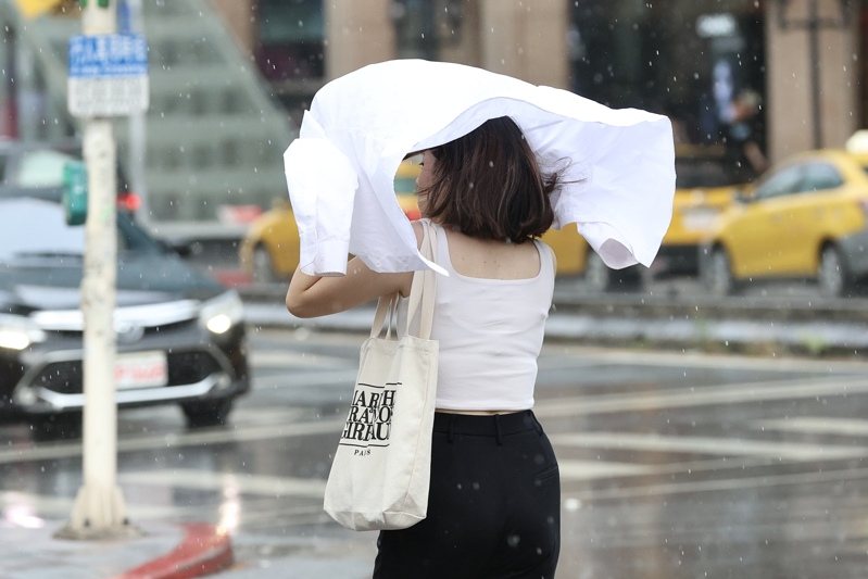 午後對流發展旺盛，中央氣象署針對花蓮縣發布大雷雨即時訊息。聯合報系資料照