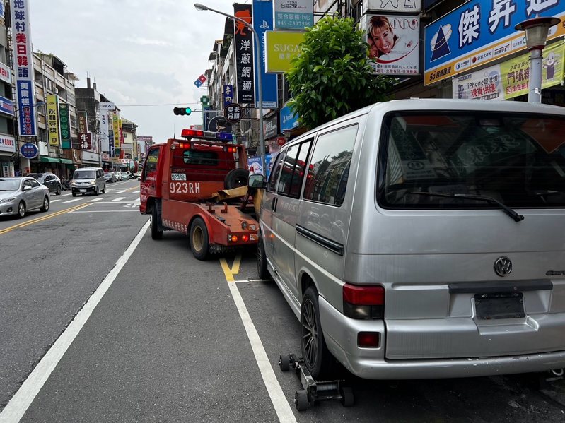 南投縣偽變造車牌案件上半年達715件，交通隊下周起全面清查，啟動淨牌專案取締。圖／南投縣警局提供