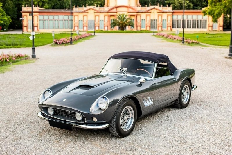 經典Ferrari 250 GT California Spider以5.4億成交！