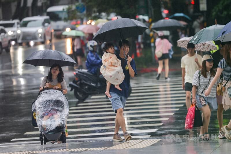 早安世界》低壓帶影響全台有雨 基隆北海岸、南部東南部防豪雨