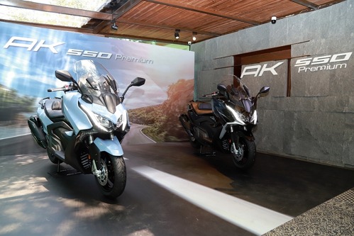 大幅進化還降價？KYMCO AK550 Premium全球首發，正式在台灣開賣