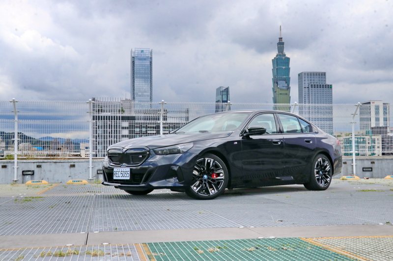 BMW i5 M60 xDrive。 記者陳威任／攝影