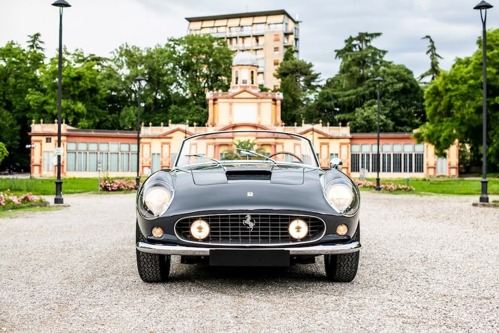 經典Ferrari 250 GT California Spider以5.4億成交！