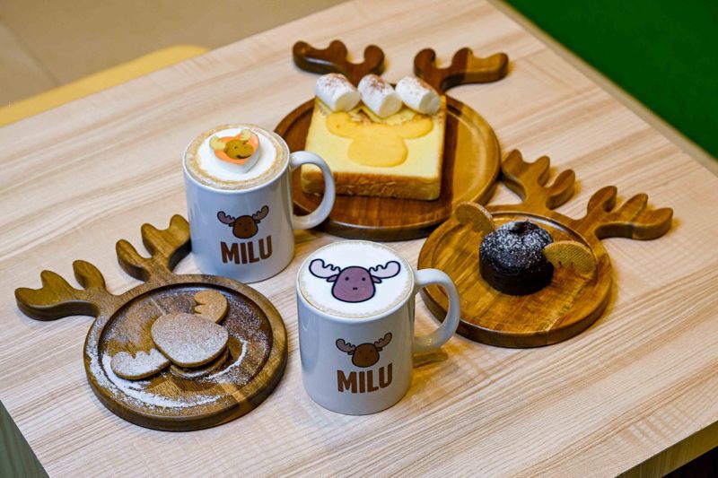 MILU FIKA 店內供應的飲品和點心包含 MILU 奶蓋拿鐵、MILU 棉花糖拿鐵和 MILU 奶酥棉花糖土司，每款都好吃又好拍。 圖／國際富豪汽車提供