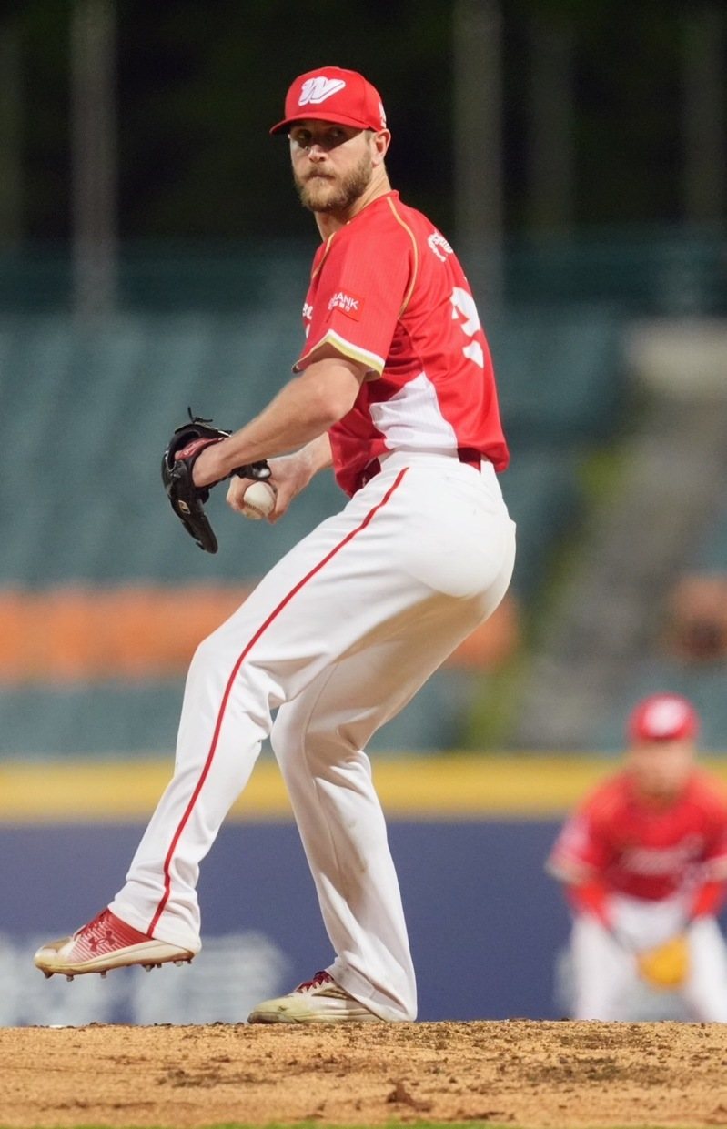 龍隊洋投鋼龍本季第9勝到手，離連續3季二位數勝投只差1勝。圖／味全龍隊提供