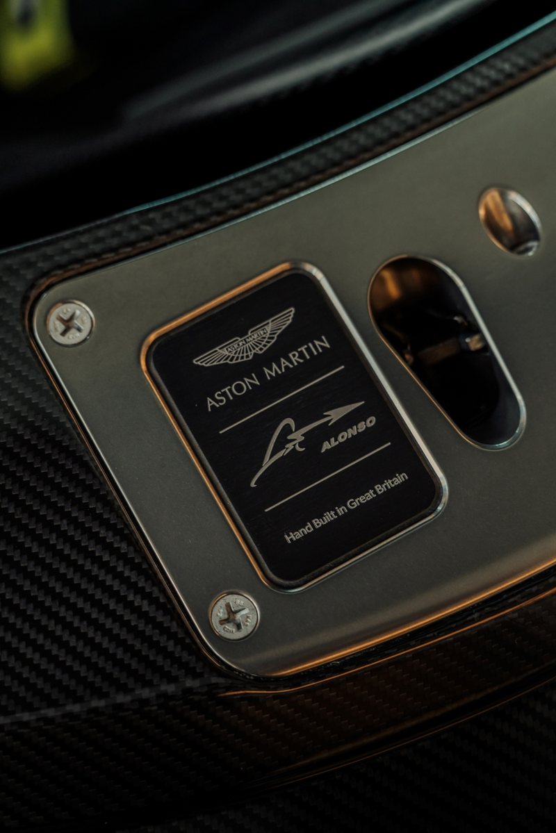 Alonso專屬的Aston Martin Valkyrie銘牌。 圖／Aston Martin