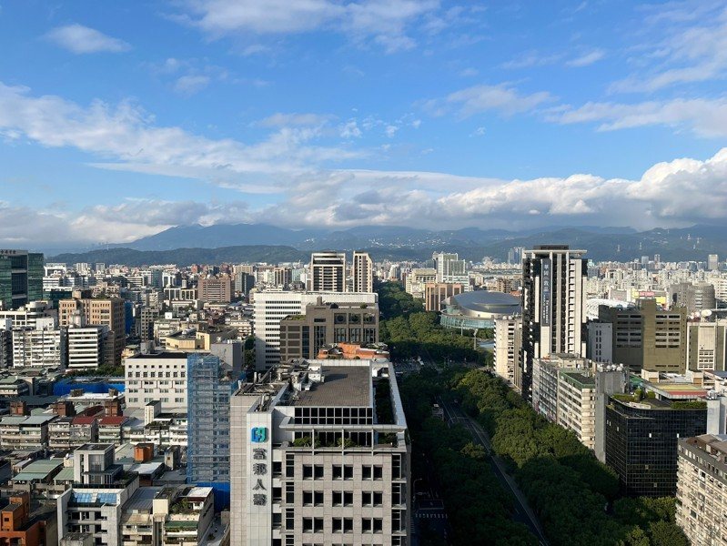 國銀土建融額度爆掉使年底前降低無望，恐爆小建商轉手建案潮。本報資料照片