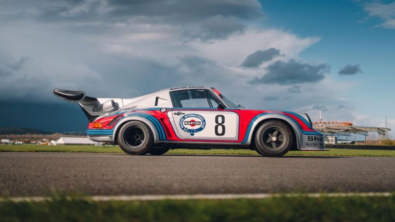 1974 年的利曼 24 小時耐力賽，Carrera RSR 成為首款搭載渦輪增壓引擎參賽的車型，在賽場上技驚四座。 圖／Porsche