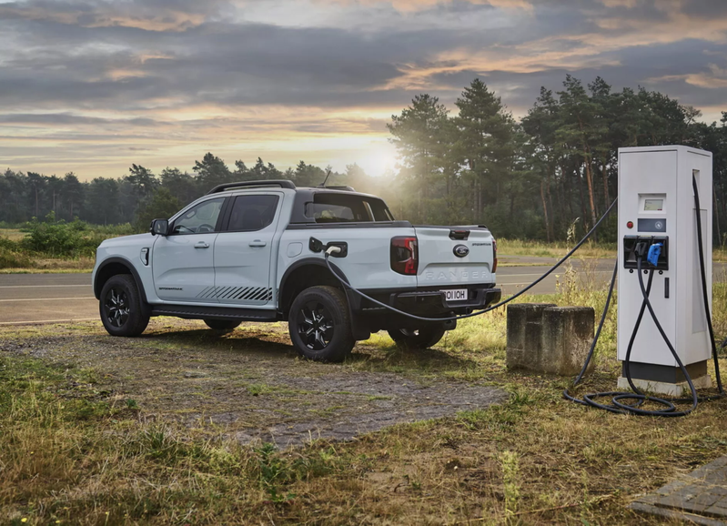 2025 Ford Ranger PHEV正式發表！275匹動力與45公里純電續航力