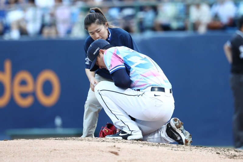 中職／江少慶傷勢赴3間醫院檢查 本季不再出賽機會大