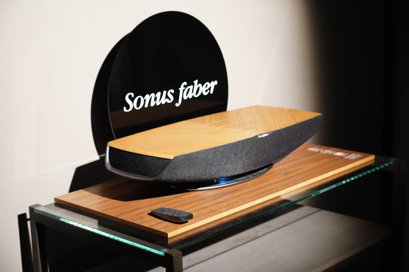 義大利知名音響品牌 Sonus faber，現場展示了 Omnia 無線喇叭系統。 記者趙駿宏／攝影