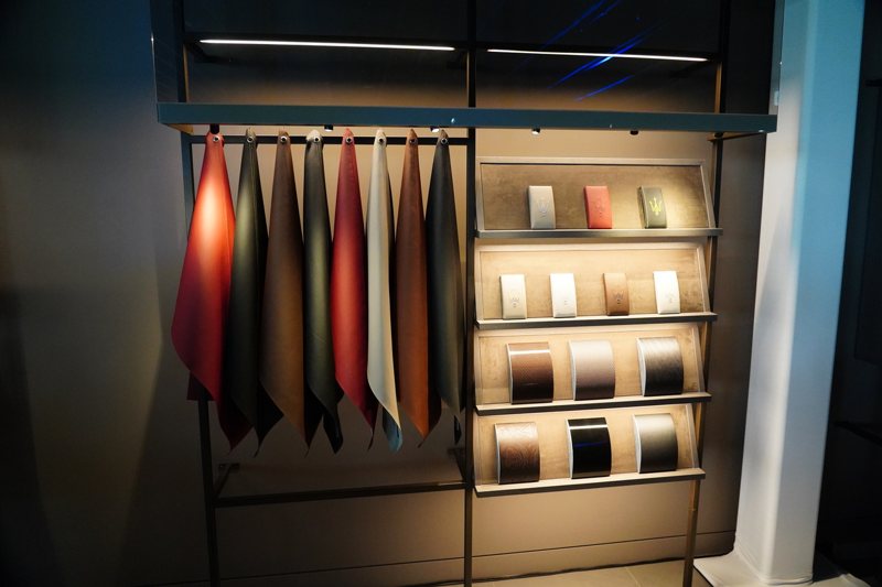 Maserati 全新展示空間中的「Fuoriserie」客製化服務，完美展現品牌對個人化奢華識別的極致追求。 記者趙駿宏／攝影