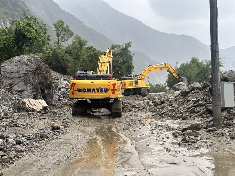 蘇花路廊蘇澳至崇德、台9丁線蘇澳至和仁段只出不進，12時起封閉道路。圖／公路局提供