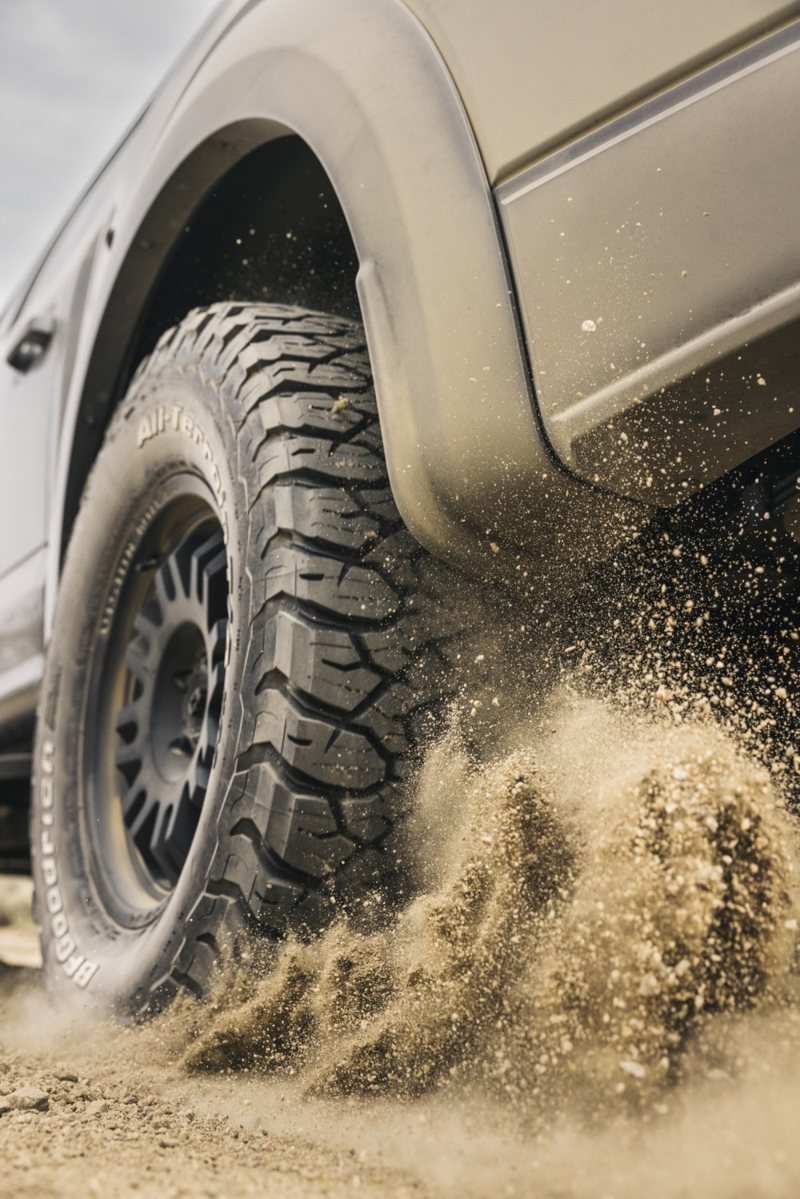 BFGoodrich百路馳輪胎全面再升級，推出全新「全地形胎ALL-TERRAIN T_A® KO3」，在延續傳奇越野胎款KO2的優異性能同時，提升了20%路面抗切割力、10%濕地抓地力及15%的磨耗里程。 圖／台灣米其林提供