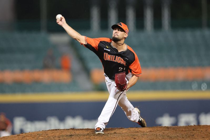 獅隊洋投勝騎士本季第14勝到手，奪下勝投王沒有問題。圖／統一獅隊提供