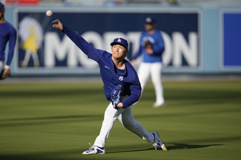 道奇生死第五戰確定推出山本由伸擔任先發投手，將與達比修上演季後賽史上首次日投對決。 美聯社