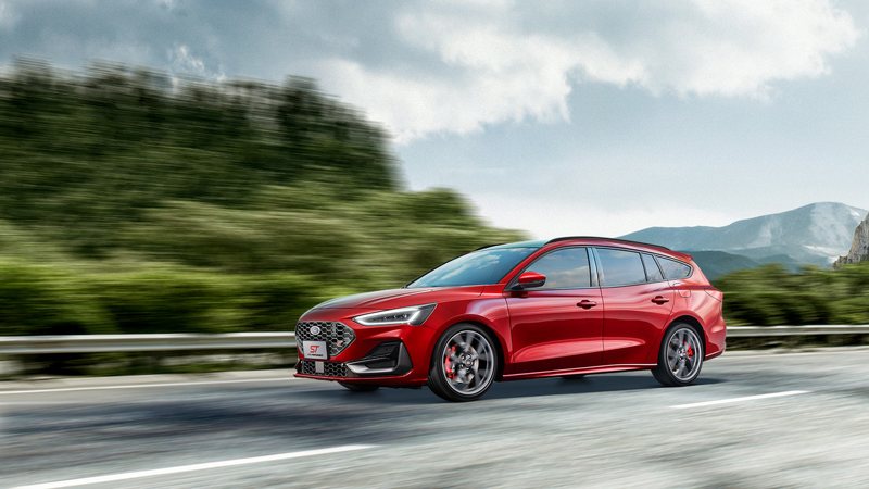 New Ford Focus ST X Wagon全新25年式新增FAPA 主動式停車輔助系統 2.0，打造移動科技新生活。 圖／福特六和提供