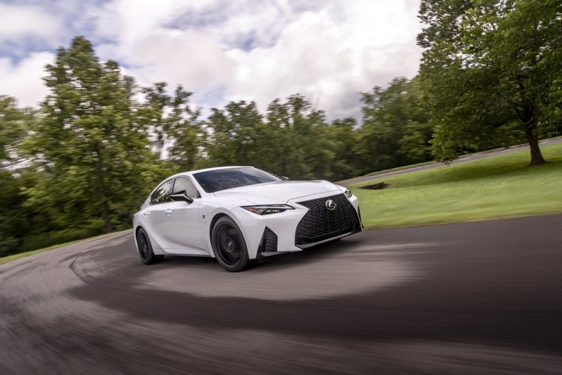 2025 Lexus IS 350 F SPORT。 摘自Lexus