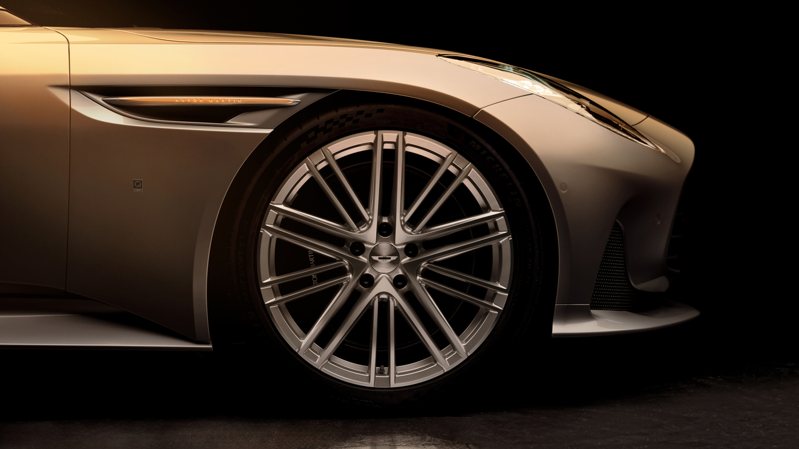 Aston Martin DB12 Goldfinger。 圖／Aston Martin