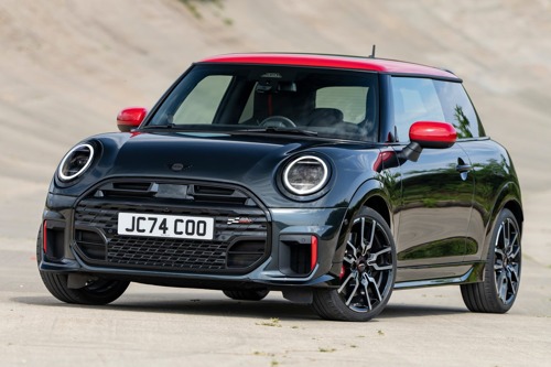 永別了，手排！Mini John Cooper Works以純正四缸內燃機現身！