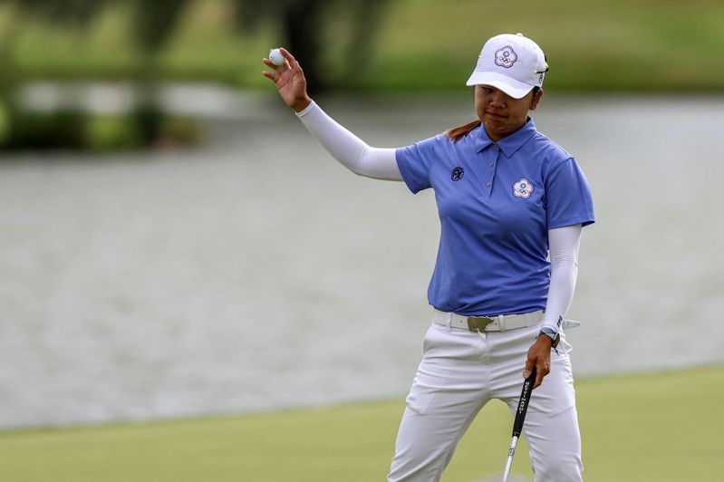 LPGA馬來亞銀行錦標賽今天進行首回合賽事，台灣好手徐薇淩首輪暫居第三。 法新社