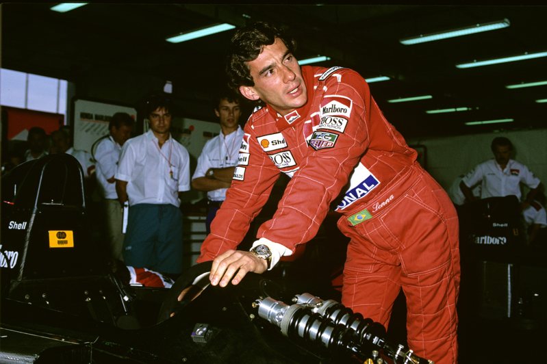 紀念Ayrton Senna！TAG Heuer推出TAG Heuer Carrera x Senna 限量版陀飛輪計時腕錶