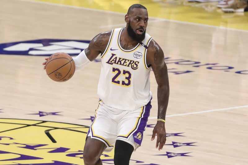 NBA洛杉磯湖人球星詹姆斯16日傷癒歸隊，繳出18分、8籃板、8助攻的全能數據。（美聯社）