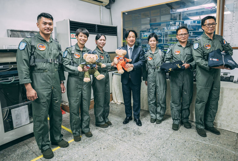 總統勗勉空軍第六聯隊第十空運大隊 當國軍堅實後盾