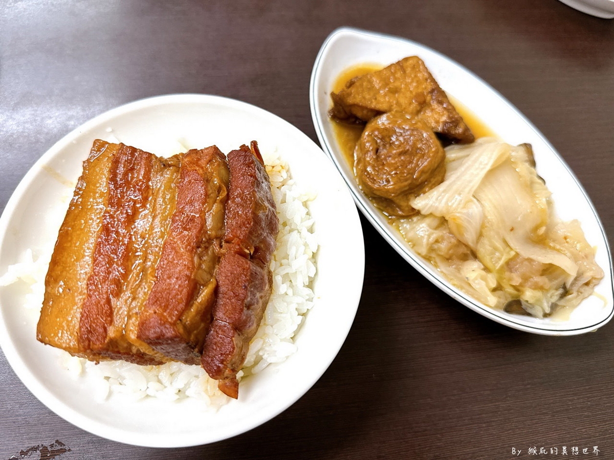 24小時都能吃！台中「銷魂三層爌肉飯」夜貓超愛，免費加爆酸菜、辣椒