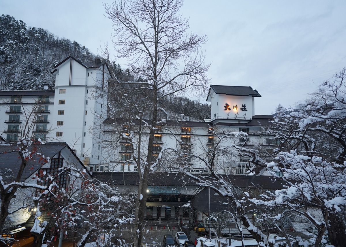 漫畫美景重現！入住《鬼滅之刃》場景「溫泉旅店」，夢幻雪景＋泡湯超享受