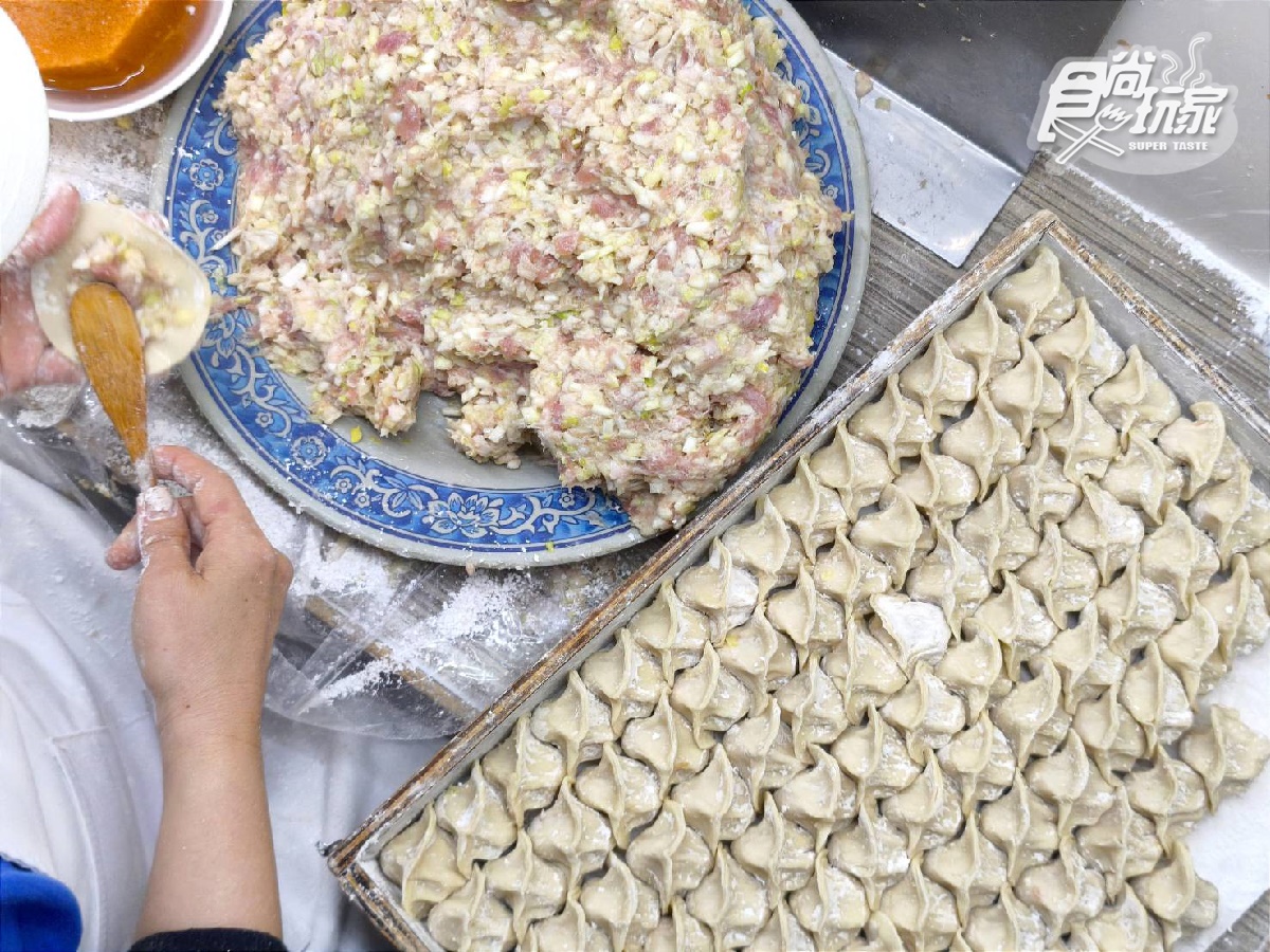 台北人氣最狂水餃店！海味爆棚「干貝水餃」、肥碩韭菜水餃，排到天荒地老也要吃