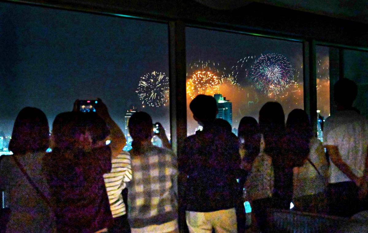 來飯店過節最浪漫！入住送聖誕季門票，加碼「南部最高火鍋」跨年